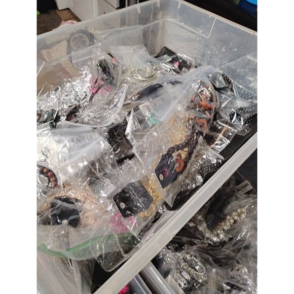 Paparazzi Jewelry Lot 50 Pieces - Necklaces, Bracelets, Earrings. - Picture 8 of 16